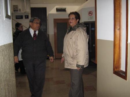 Mme Sarr avec un coll�gue de service.